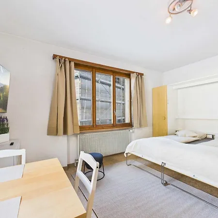 아파트 In Quiet And Centrally Located