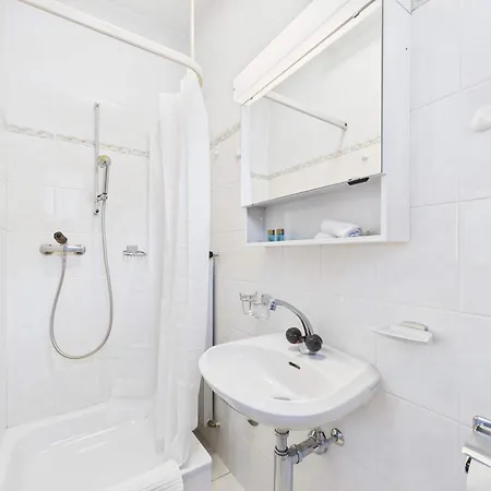 아파트 In Quiet And Centrally Located